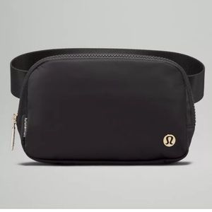Lululemon Everywhere belt bag 1L